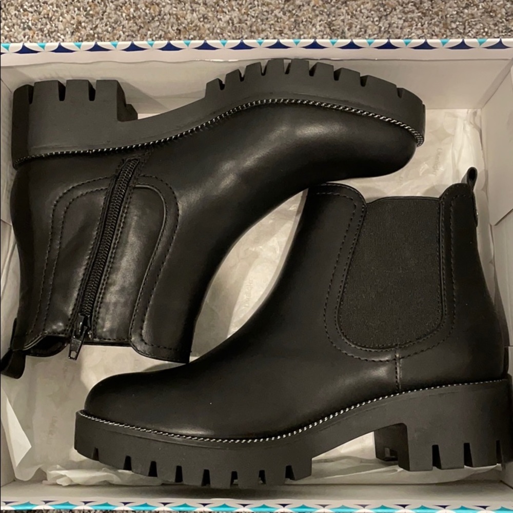 super cute black booties